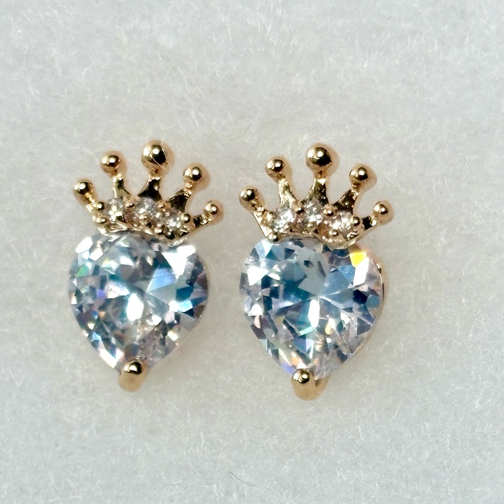 Gold Crown‎ Heart Earrings - Picture 3 of 14